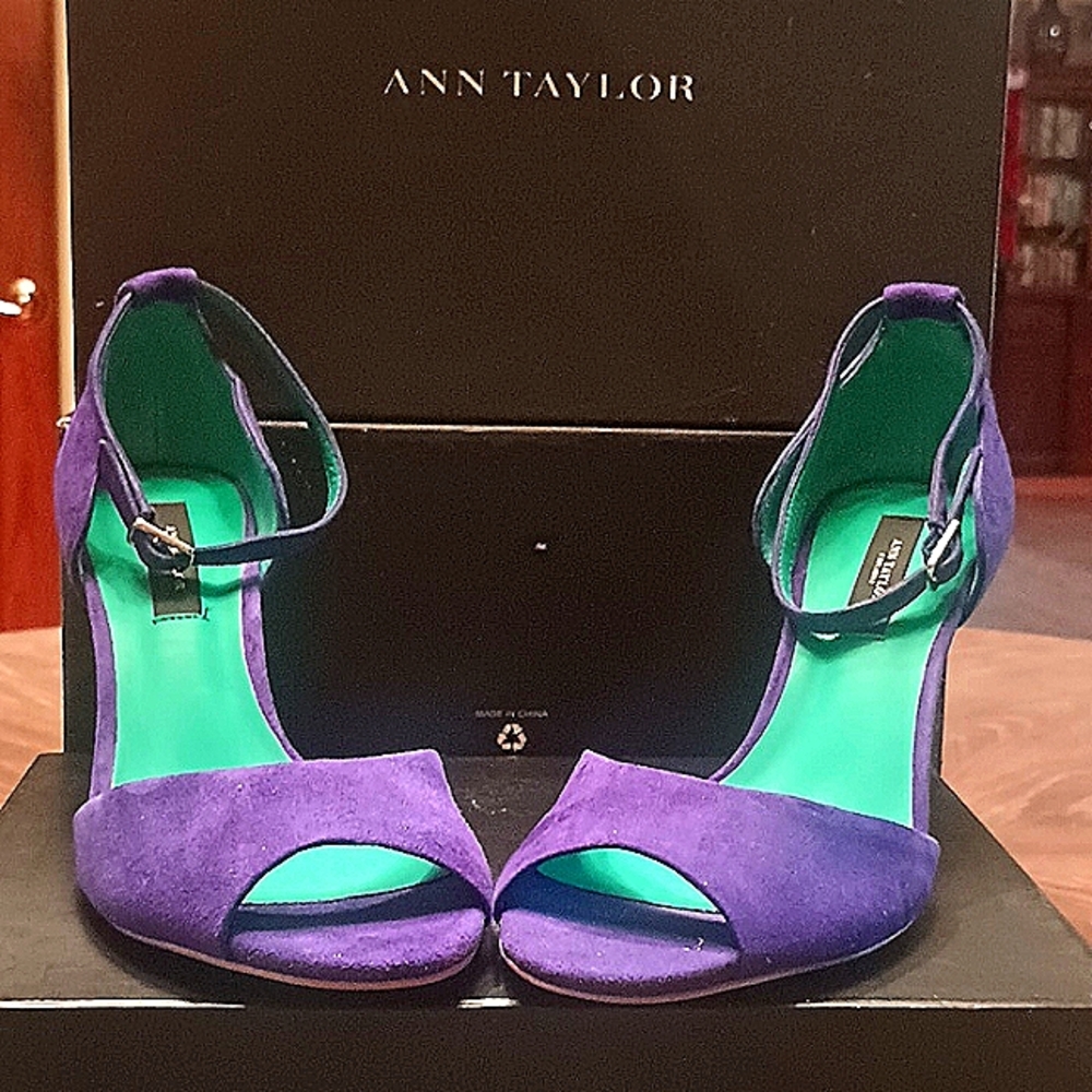 NWT Mainsale Blue Suede Peep Toe Sandal
